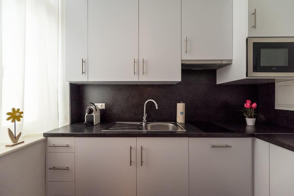 Pristine 1Br Steps From City By Hm ウィーン エクステリア 写真