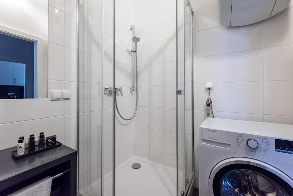 Pristine 1Br Steps From City By Hm ウィーン エクステリア 写真