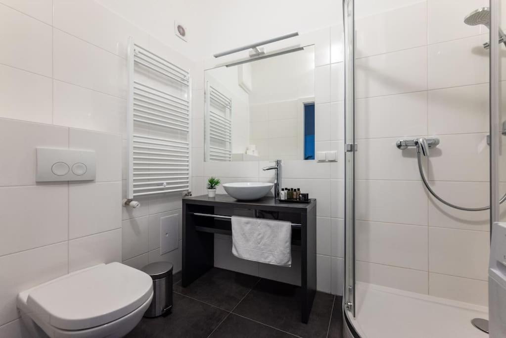 Pristine 1Br Steps From City By Hm ウィーン エクステリア 写真