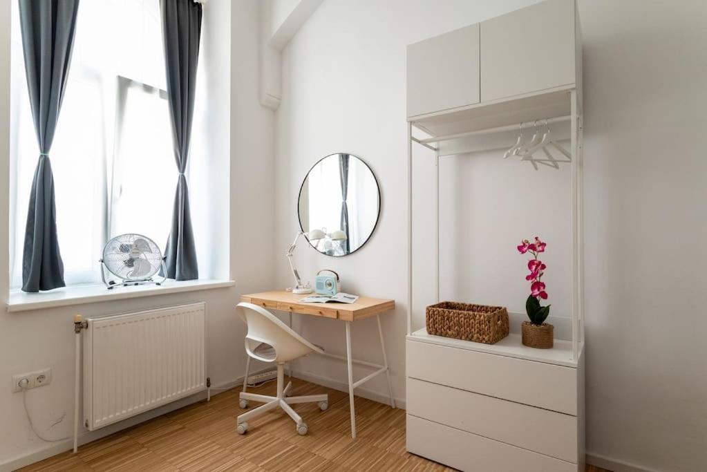Pristine 1Br Steps From City By Hm ウィーン エクステリア 写真